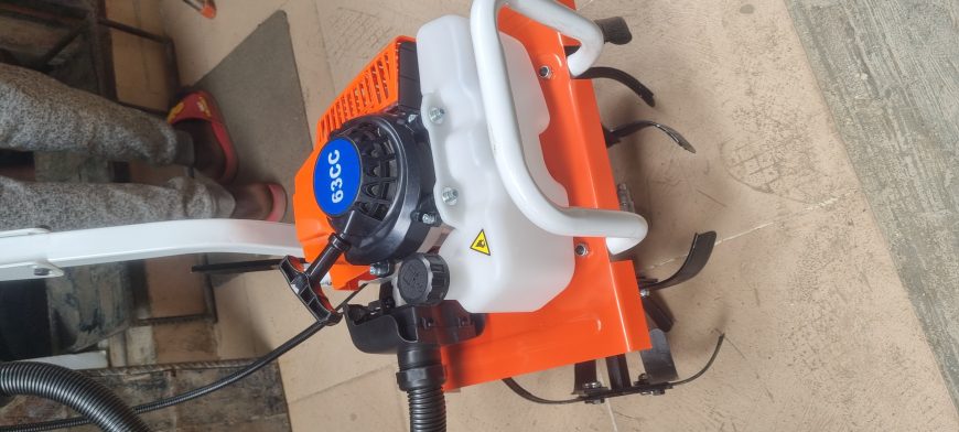 Mini tiller machine