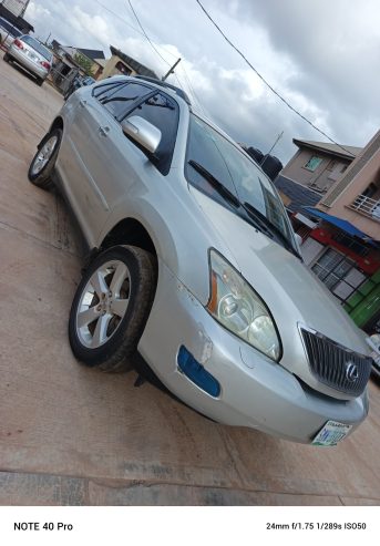 Lexus SUV 330